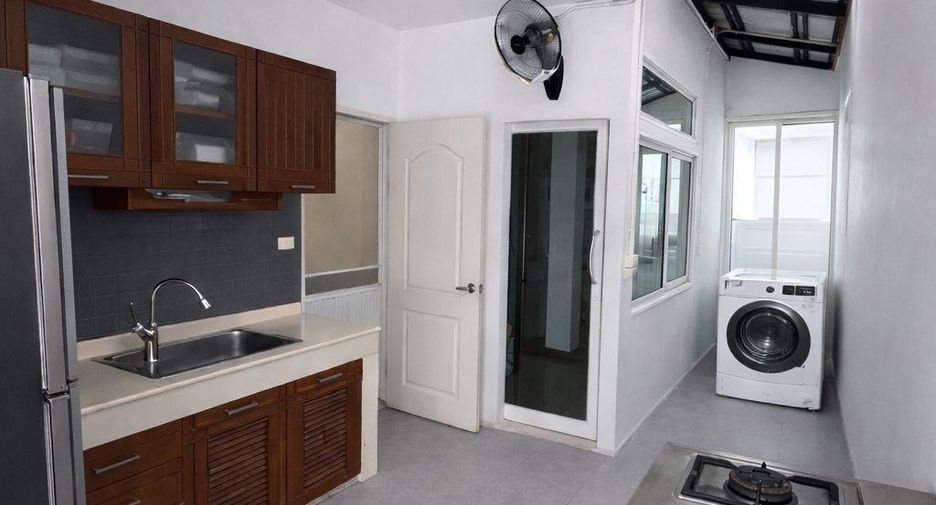 For sale 4 bedrooms house in Suan Luang, Bangkok