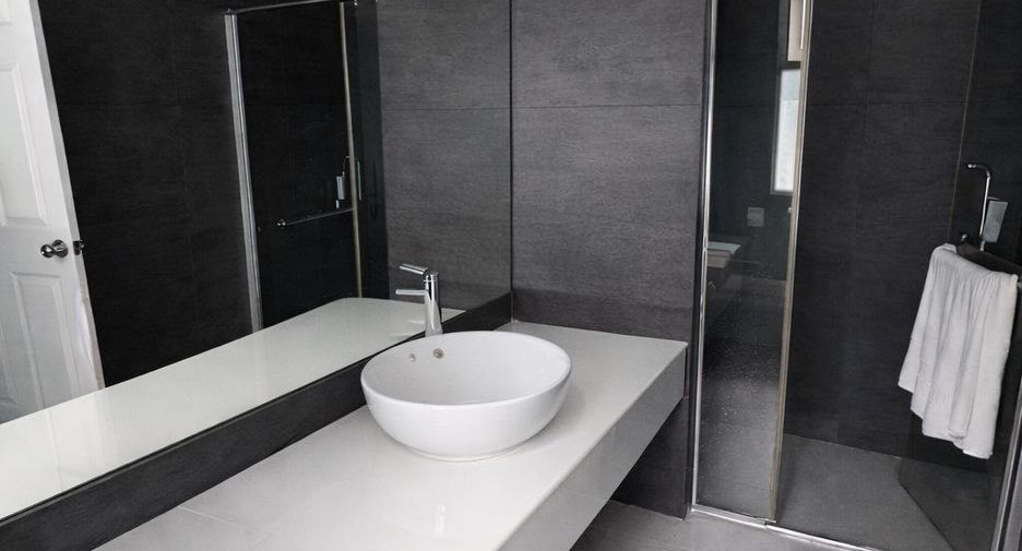For sale 4 bedrooms house in Suan Luang, Bangkok