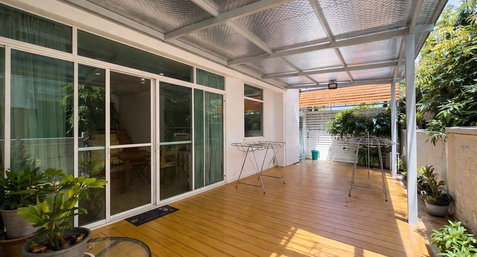 For sale 4 bedrooms house in Suan Luang, Bangkok
