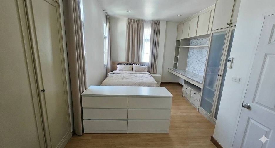 For sale 4 bedrooms house in Suan Luang, Bangkok