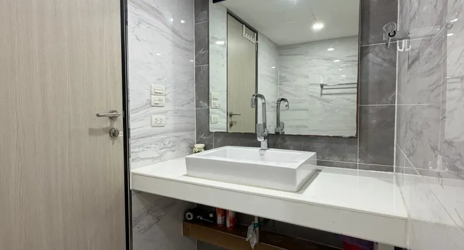 For sale and for rent 2 bedrooms condo in Huai Khwang, Bangkok