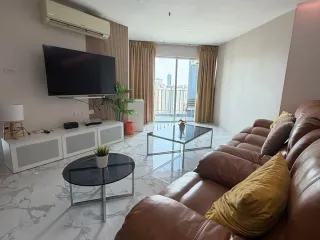 For sale and for rent 2 bedrooms condo in Huai Khwang, Bangkok
