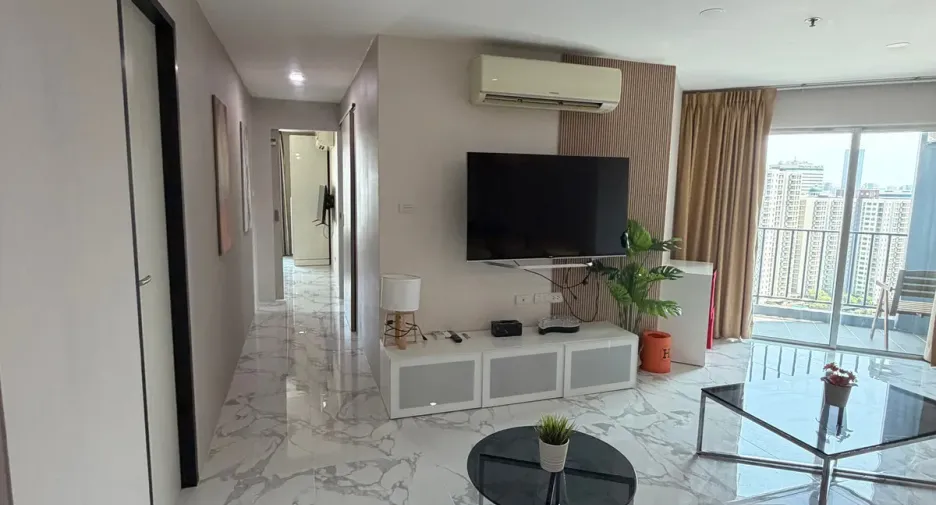 For sale and for rent 2 bedrooms condo in Huai Khwang, Bangkok