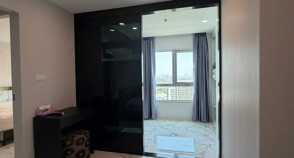 For sale and for rent 2 bedrooms condo in Huai Khwang, Bangkok