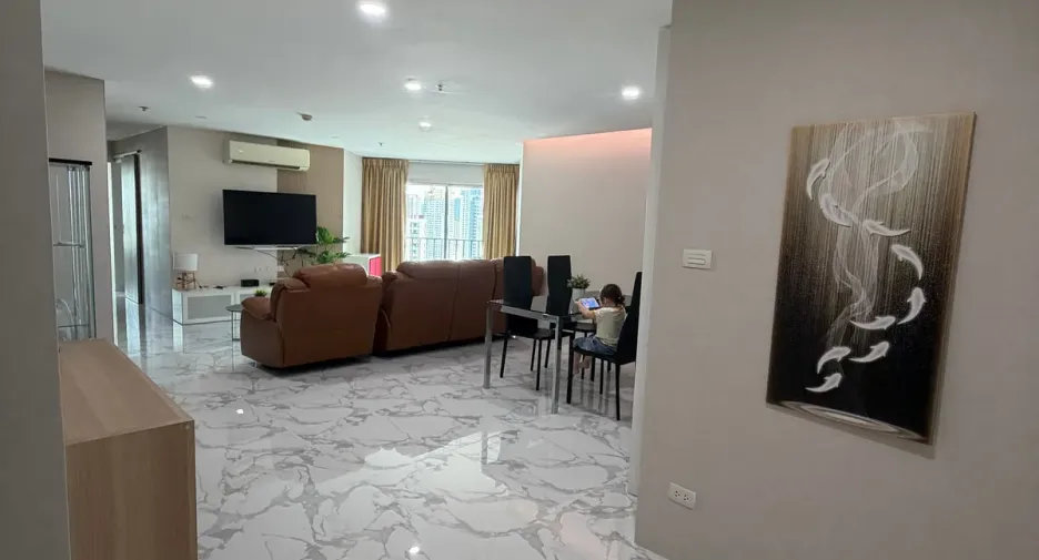 For sale and for rent 2 bedrooms condo in Huai Khwang, Bangkok