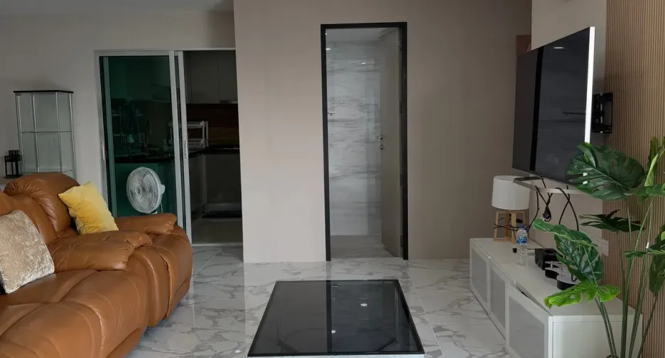 For sale and for rent 2 bedrooms condo in Huai Khwang, Bangkok
