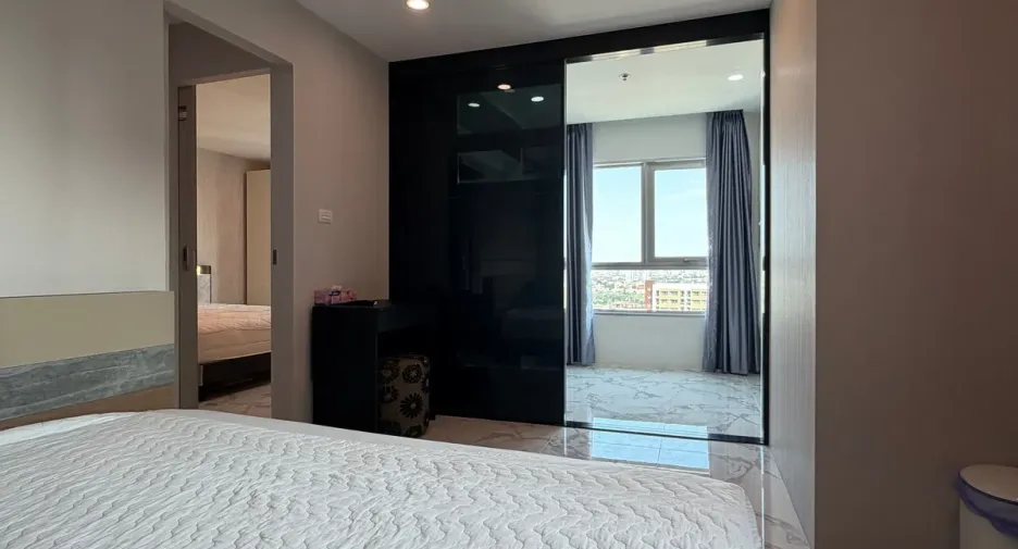 For sale and for rent 2 bedrooms condo in Huai Khwang, Bangkok