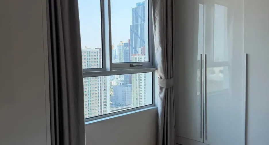 For sale and for rent 2 bedrooms condo in Huai Khwang, Bangkok