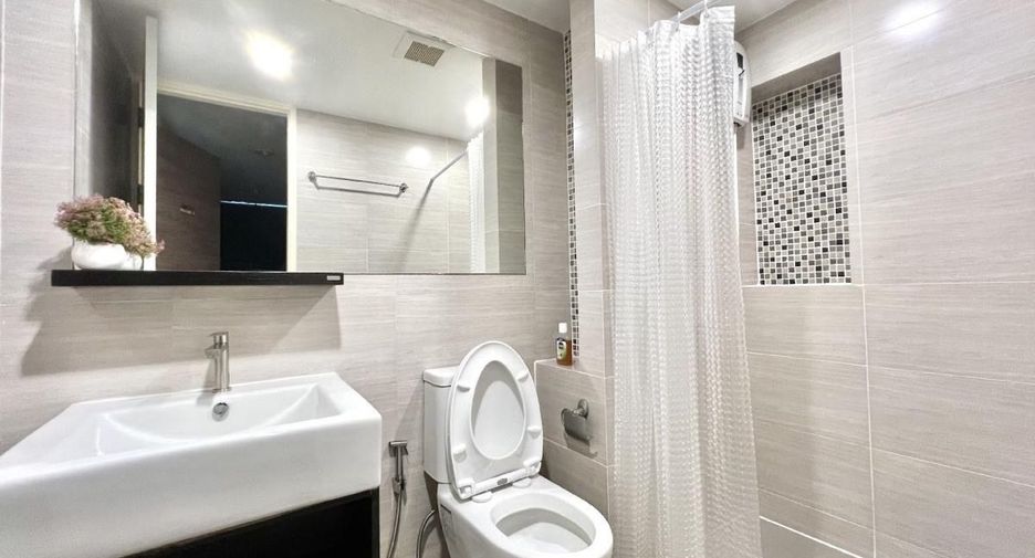 For rent 2 bedrooms condo in Bang Kapi, Bangkok