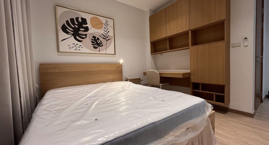 For rent 3 bedrooms townhouse in Huai Khwang, Bangkok