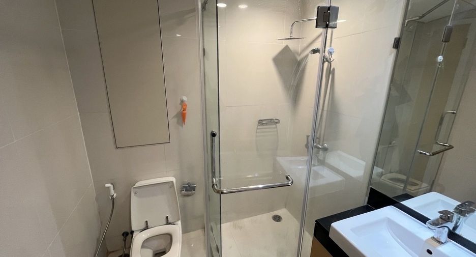 For rent 2 bedrooms condo in Khlong Toei, Bangkok