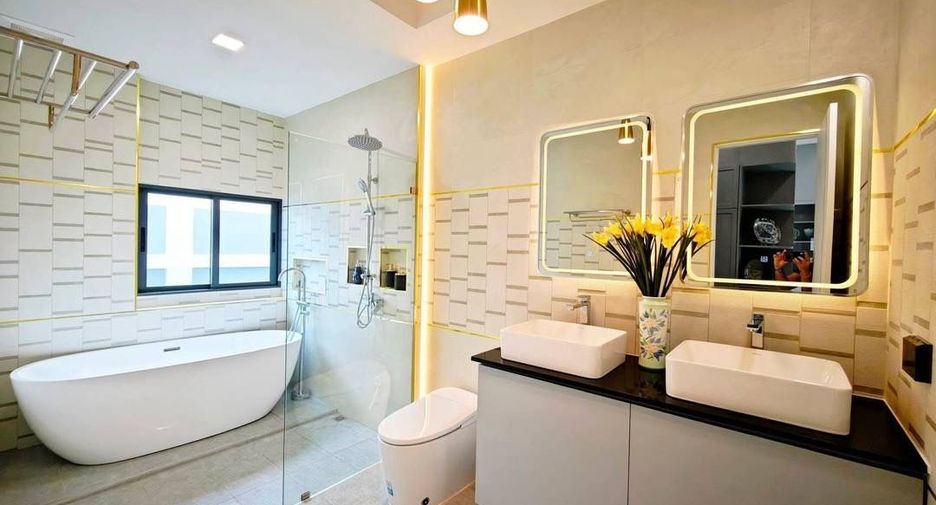 À vendre 4 chambres villa à East Pattaya, Pattaya