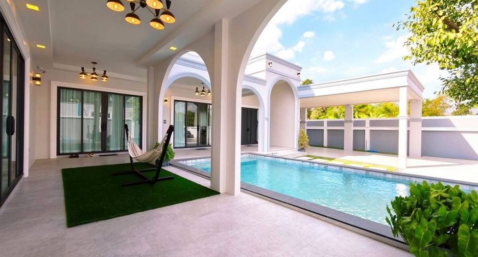 À vendre 4 chambres villa à East Pattaya, Pattaya