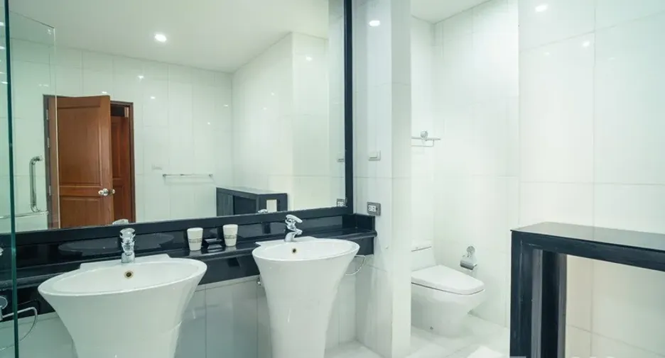 For sale and for rent 3 bedrooms condo 