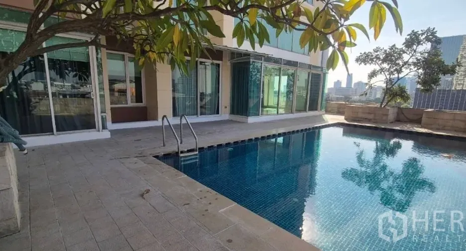 For rent 3 bedrooms condo in Sathon, Bangkok