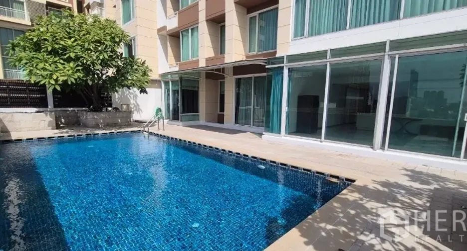 For rent 3 bedrooms condo in Sathon, Bangkok