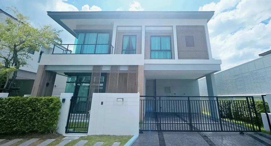 For rent and for sale 4 bedrooms house in Bang Phli, Samut Prakan