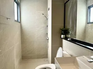 Casa en alquiler de 4 habitaciones en Bang Phli, Samut Prakan