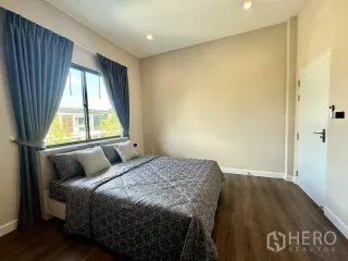 Casa en alquiler de 4 habitaciones en Bang Phli, Samut Prakan