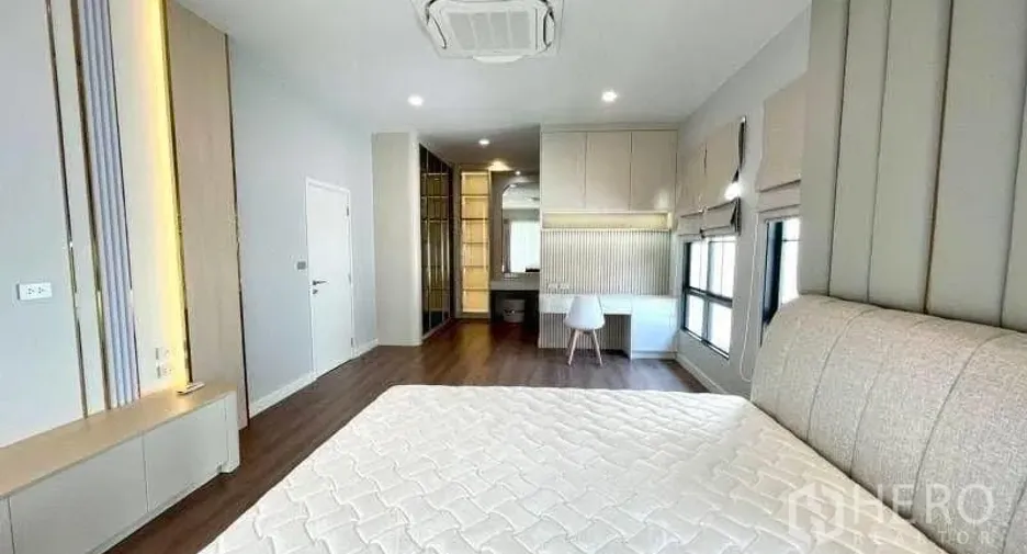 For rent and for sale 4 bedrooms house in Bang Phli, Samut Prakan