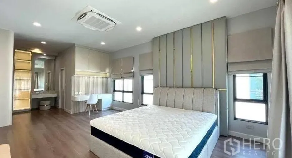 For rent and for sale 4 bedrooms house in Bang Phli, Samut Prakan