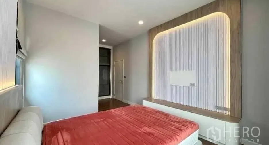 For rent and for sale 4 bedrooms house in Bang Phli, Samut Prakan