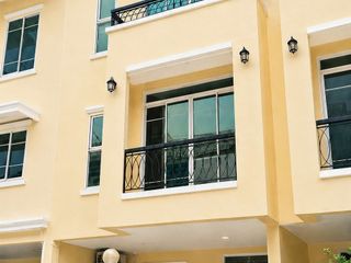Casa adosada en venta y en alquiler de 3 habitaciones en Sai Mai, Bangkok