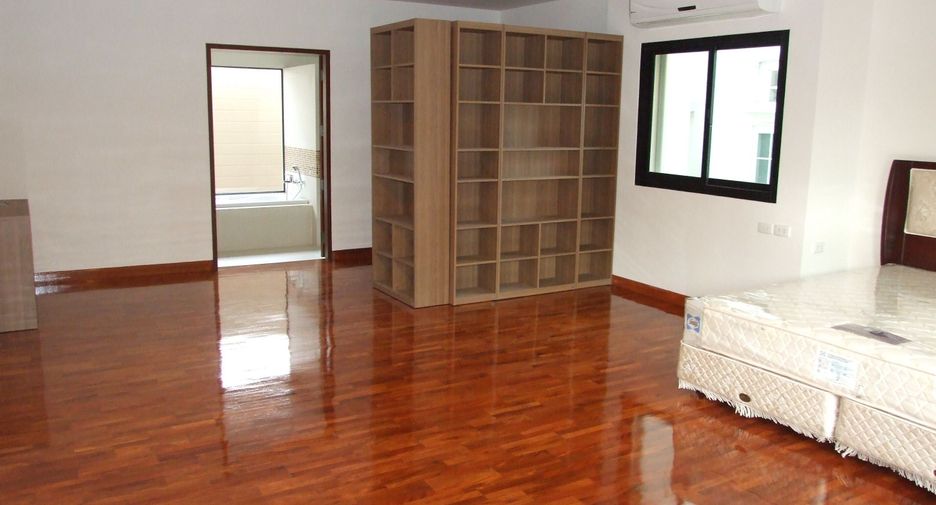 Casa en alquiler de 4 habitaciones en Watthana, Bangkok