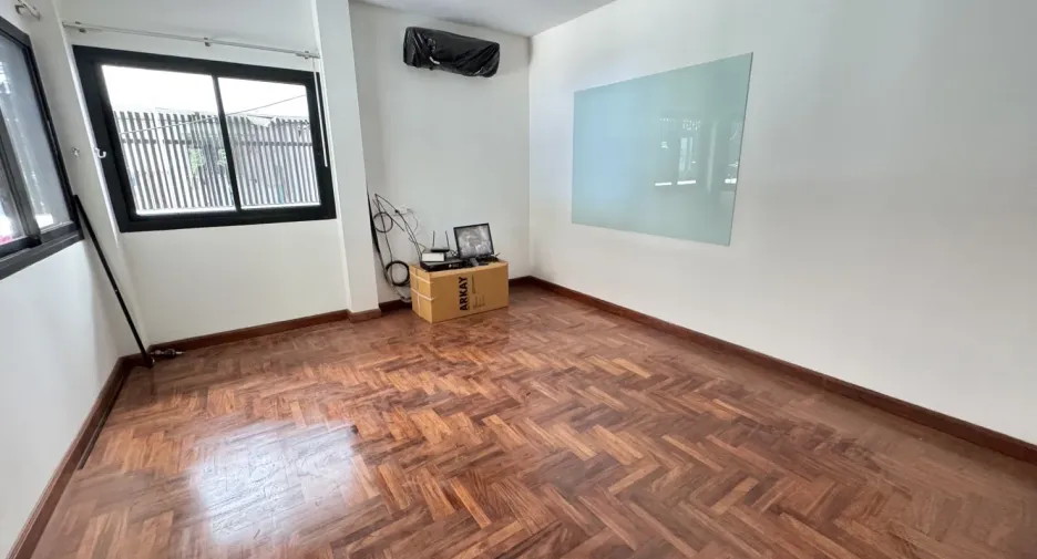 Casa en alquiler de 4 habitaciones en Watthana, Bangkok