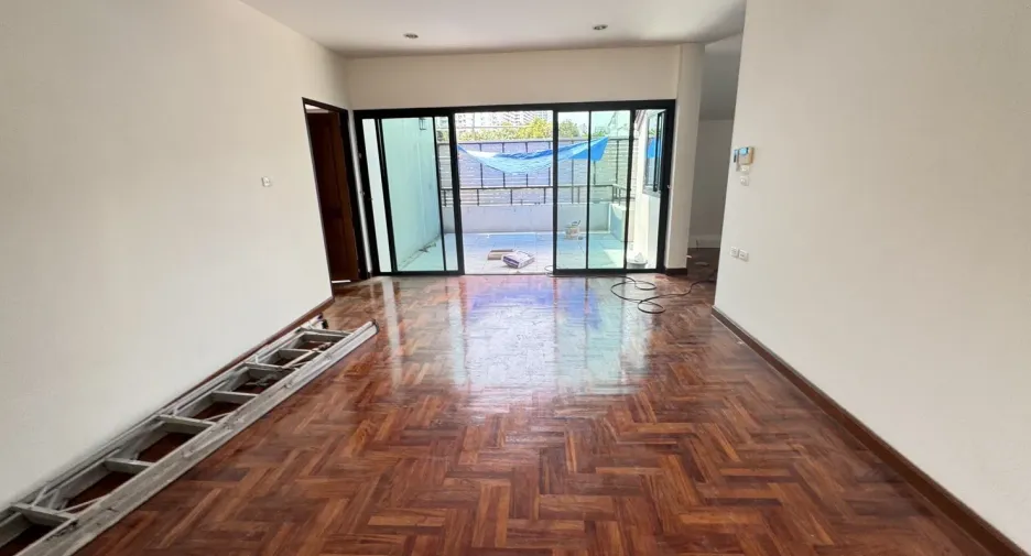 Casa en alquiler de 4 habitaciones en Watthana, Bangkok