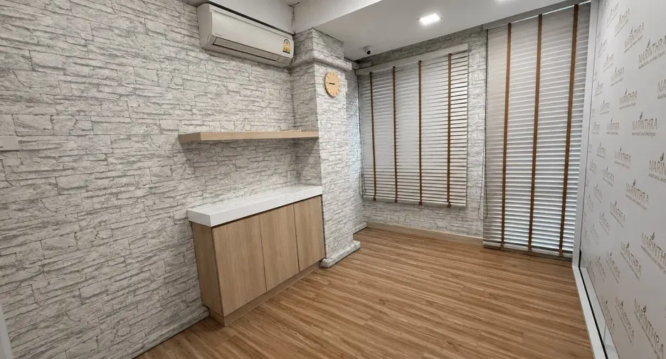 For sale and for rent office in Yan Nawa, Bangkok