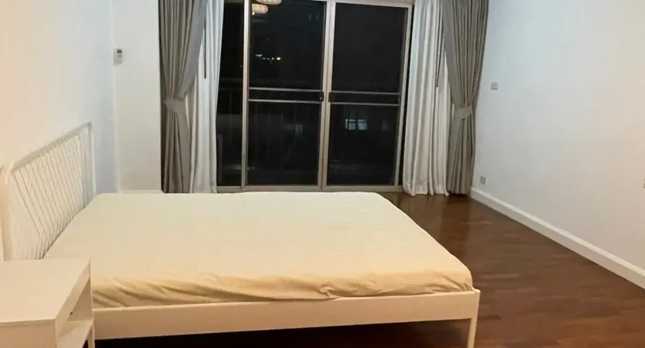For rent 2 bedrooms condo in Sathon, Bangkok