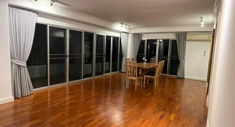 For rent 2 bedrooms condo in Sathon, Bangkok