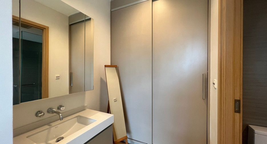 For sale 2 bedrooms apartment in Khlong Toei, Bangkok