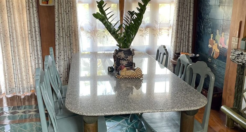 For rent 4 bedrooms house in Mueang Chiang Mai, Chiang Mai