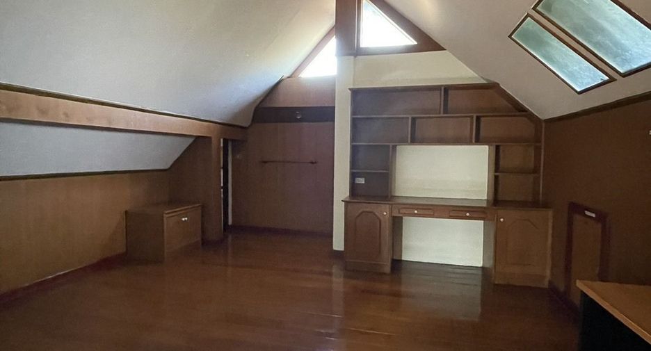For rent 4 bedrooms house in Mueang Chiang Mai, Chiang Mai