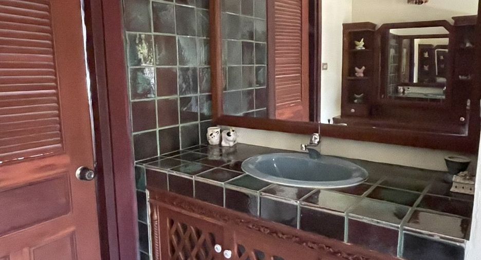 For rent 4 bedrooms house in Mueang Chiang Mai, Chiang Mai