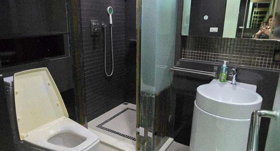 For rent 2 bedrooms condo in Phaya Thai, Bangkok