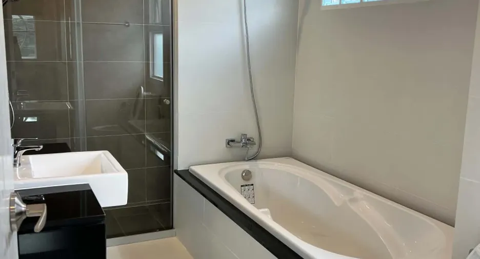 For rent 4 bedrooms house in Hang Dong, Chiang Mai