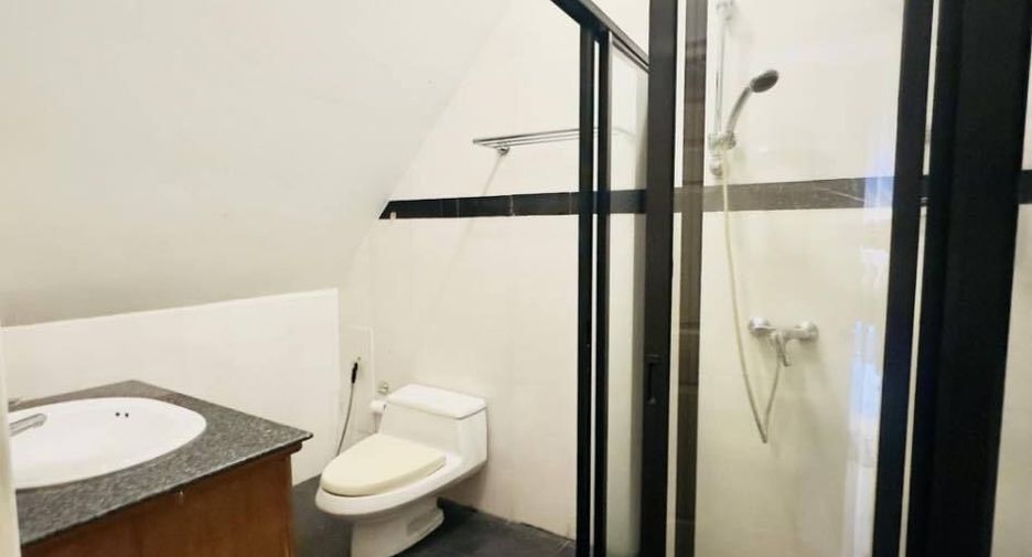 For rent 4 bedrooms house in Bang Lamung, Chonburi