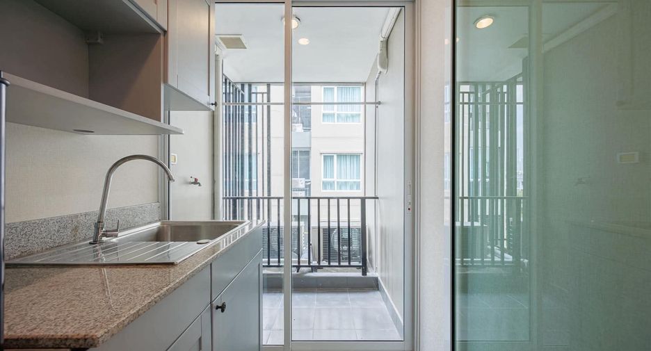 For sale studio condo in Phra Khanong, Bangkok