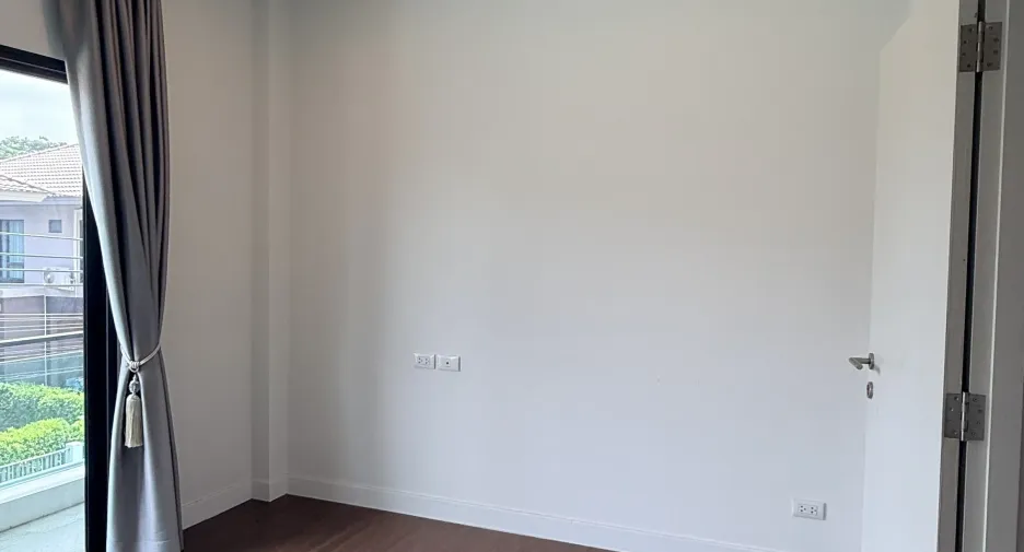 出租 4 卧室 独立屋 在 Bang Sao Thong, Samut Prakan