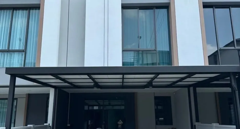 For rent 3 bedrooms townhouse in Bang Phli, Samut Prakan