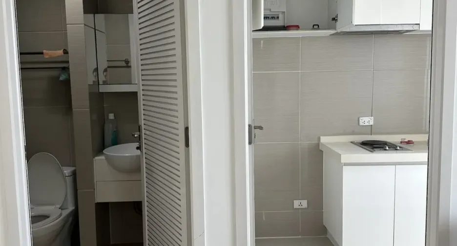 Condo en alquiler de 2 habitaciones en Huai Khwang, Bangkok