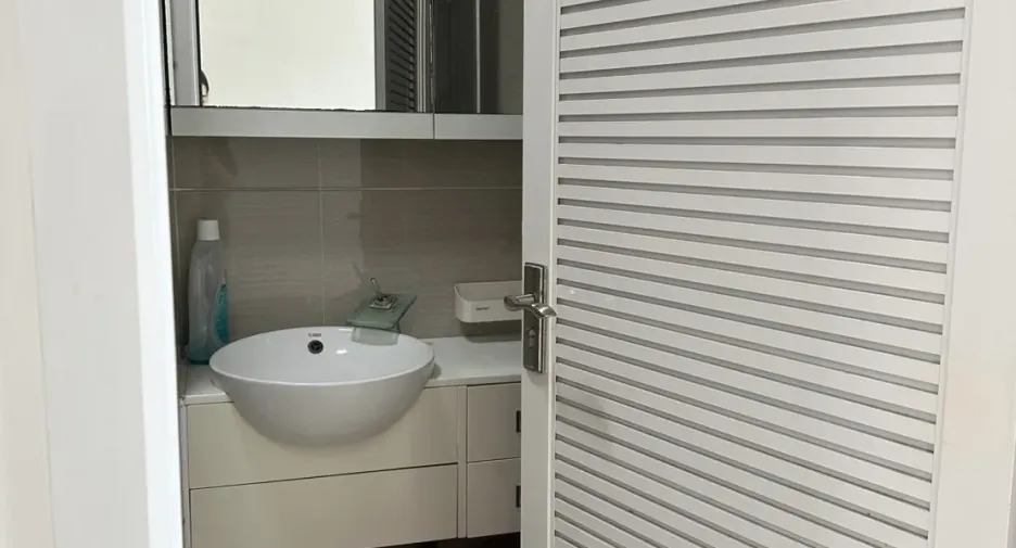 Condo en alquiler de 2 habitaciones en Huai Khwang, Bangkok