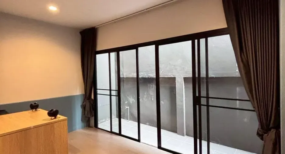 Casa adosada en alquiler de 3 habitaciones en Watthana, Bangkok
