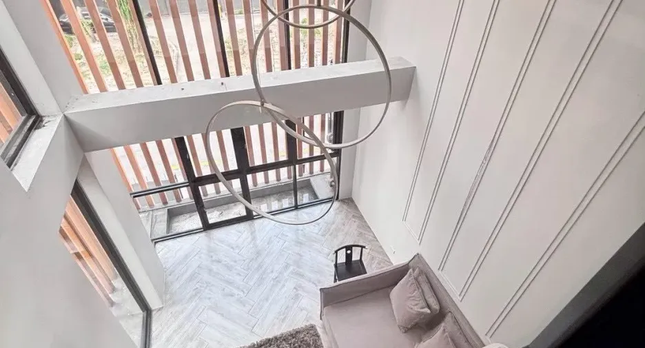 Casa adosada en alquiler de 3 habitaciones en Watthana, Bangkok