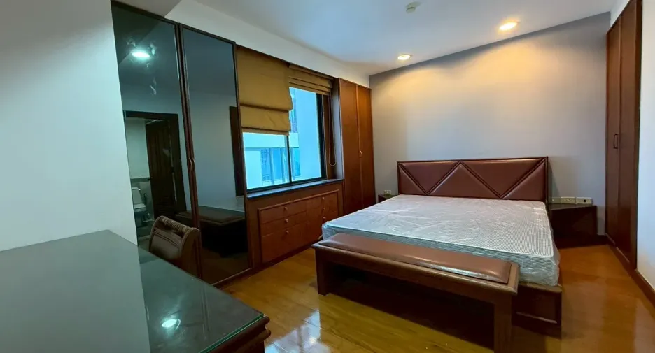 For rent 2 bedrooms condo in Khlong Toei, Bangkok