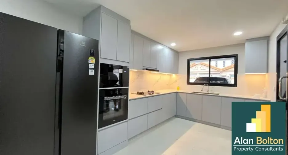 For rent and for sale 7 bedrooms house in Bang Lamung, Chonburi