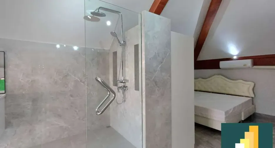 For rent and for sale 7 bedrooms house in Bang Lamung, Chonburi